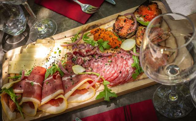 ⇒ Auberge du Vieux Moulin · Hôtel Restaurant Aude, Duilhac-sous-Peyrepertuse