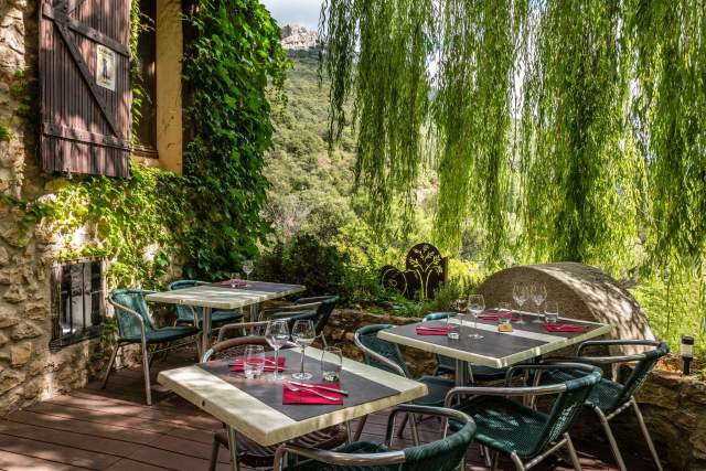 ⇒ Auberge du Vieux Moulin · Hôtel Restaurant Aude, Duilhac-sous-Peyrepertuse