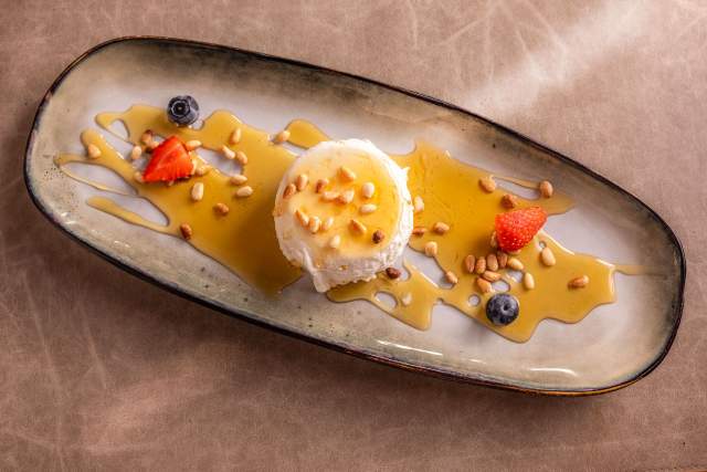 ⇒ Auberge du Vieux Moulin · Hôtel Restaurant Aude, Duilhac-sous-Peyrepertuse