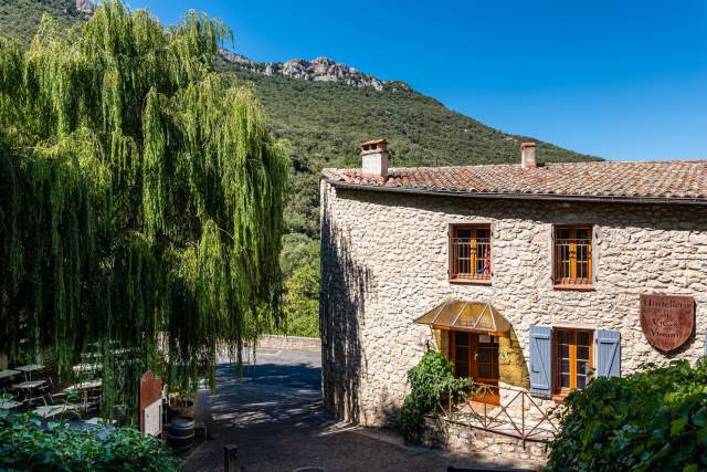 ⇒ Auberge du Vieux Moulin · Hôtel Restaurant Aude, Duilhac-sous-Peyrepertuse